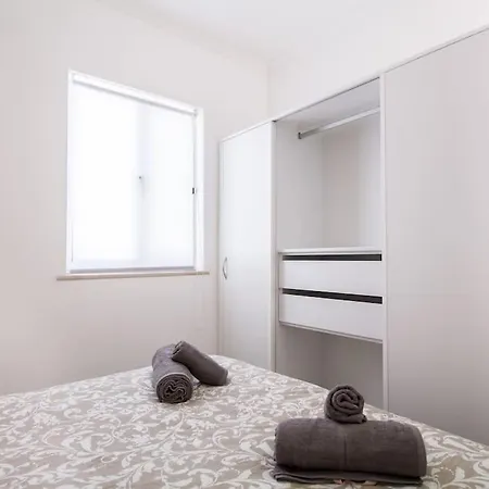 & Village Escape Apartment *